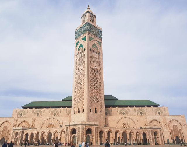 La Moschea Hassan II di Casablanca, meta imperdibile durante un viaggio in Marocco.