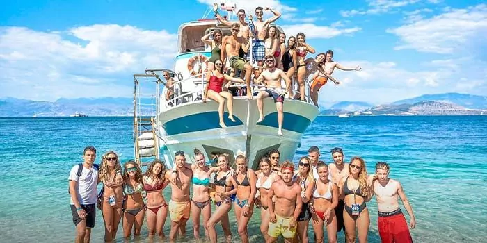 Boat-paty-corfu-viaggio-maturita-700x350.jpg-2