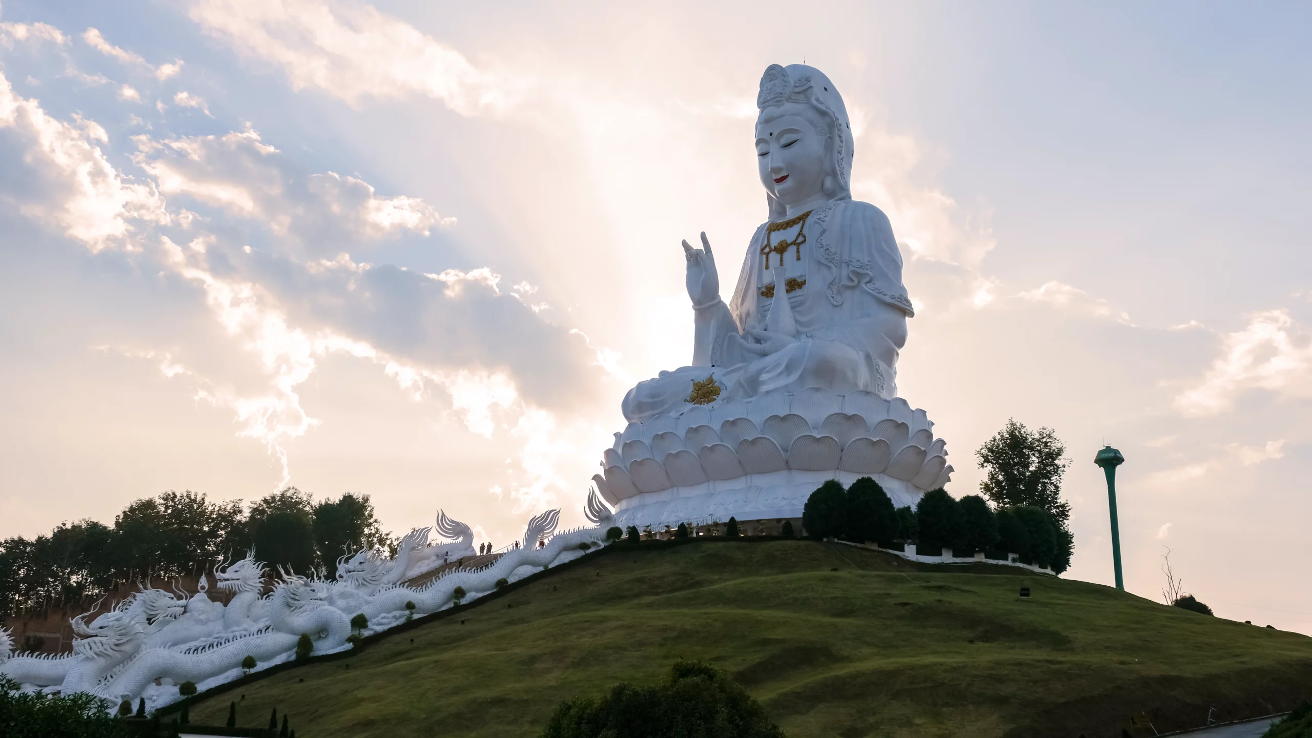 wat-huay-pla-kang-chiang-rai-thailand-big-budha-t-2023-11-27-05-13-56-utc