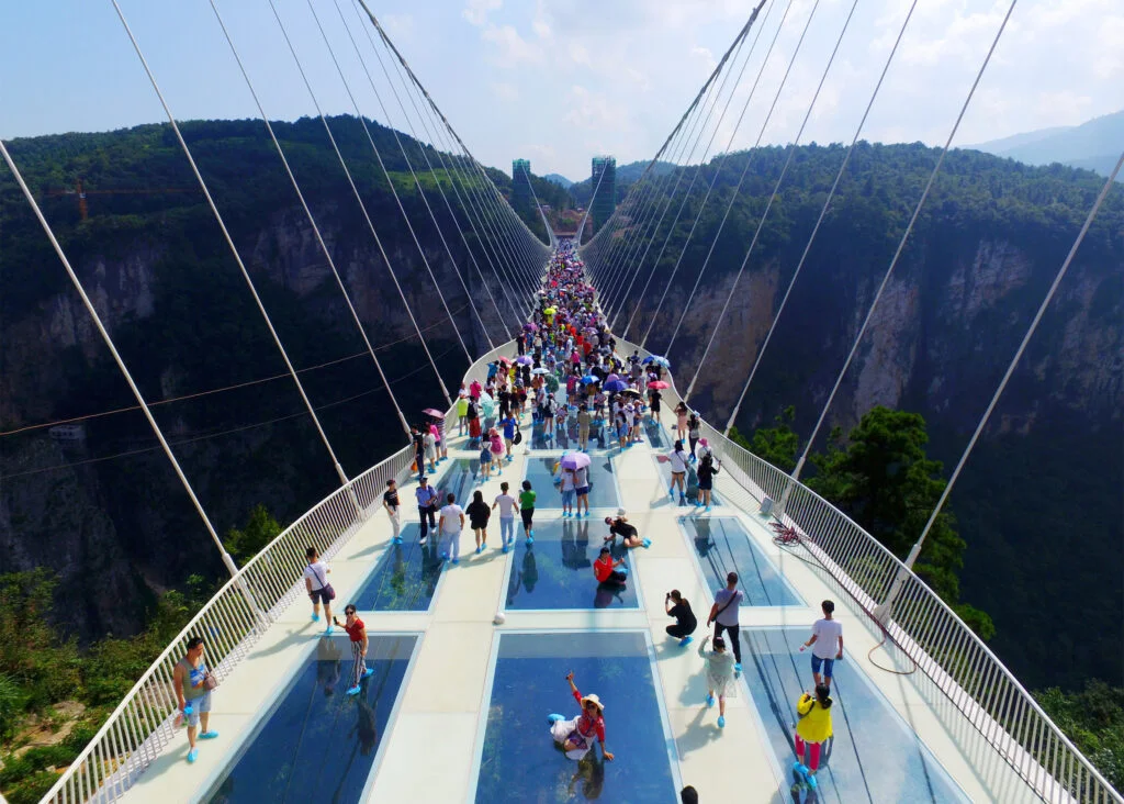 zhangjiajie-grand-canyon-glass-bridge-haim-dotan_dezeen_2364_ss_3-1024x732
